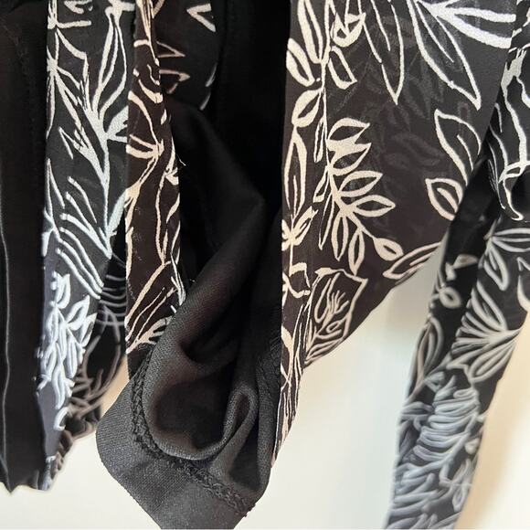 Forever 21 Women’s Black and White Drawstring Romper Sz L - Picture 7 of 12